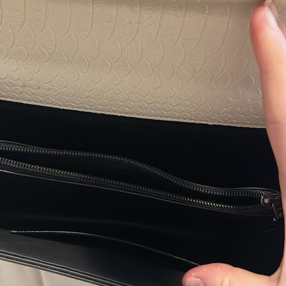 NWOT Beige Tiger Head Buckle Crossbody Bag in Beige with Black Buckle OS - Picture 11 of 14